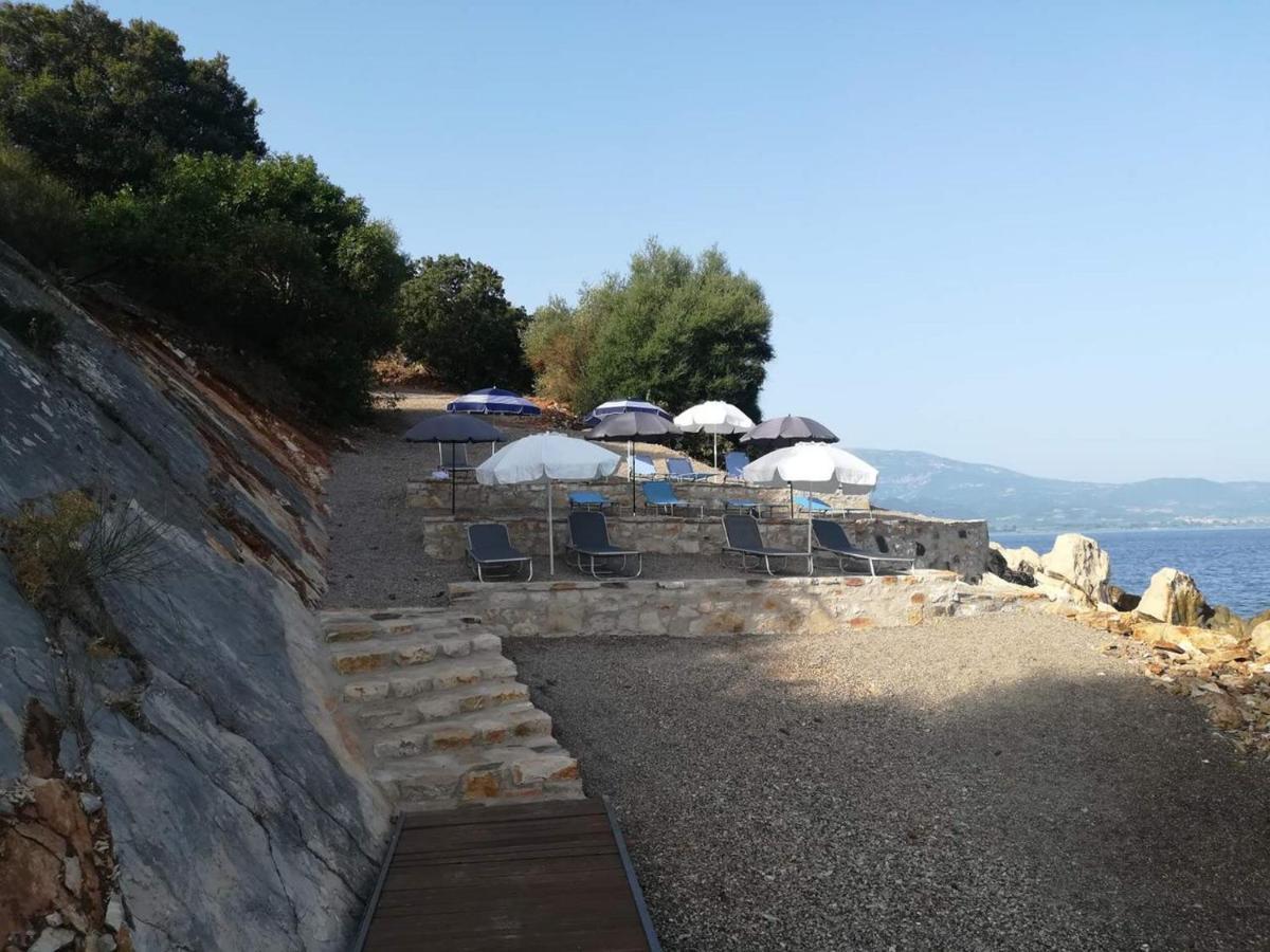 Aqua Terra Villa Spárton Buitenkant foto